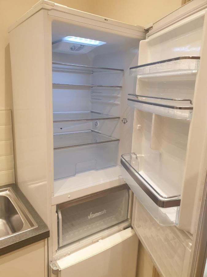 London Luxury Apartments 3 Bedroom Sleeps 8 With 3 Bathrooms 4 Mins Walk To Tube Free Parking 일포드 외부 사진