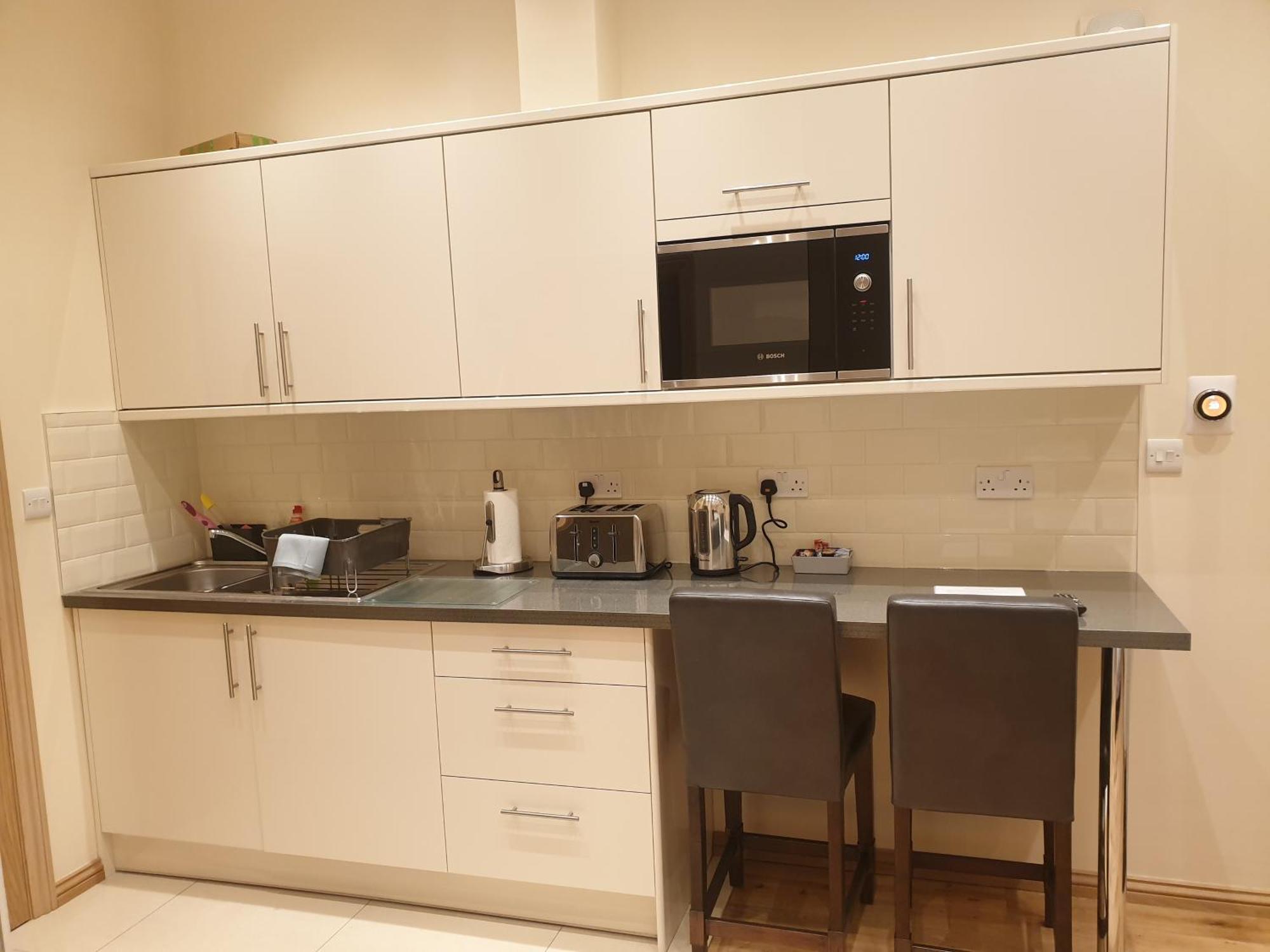 London Luxury Apartments 3 Bedroom Sleeps 8 With 3 Bathrooms 4 Mins Walk To Tube Free Parking 일포드 외부 사진