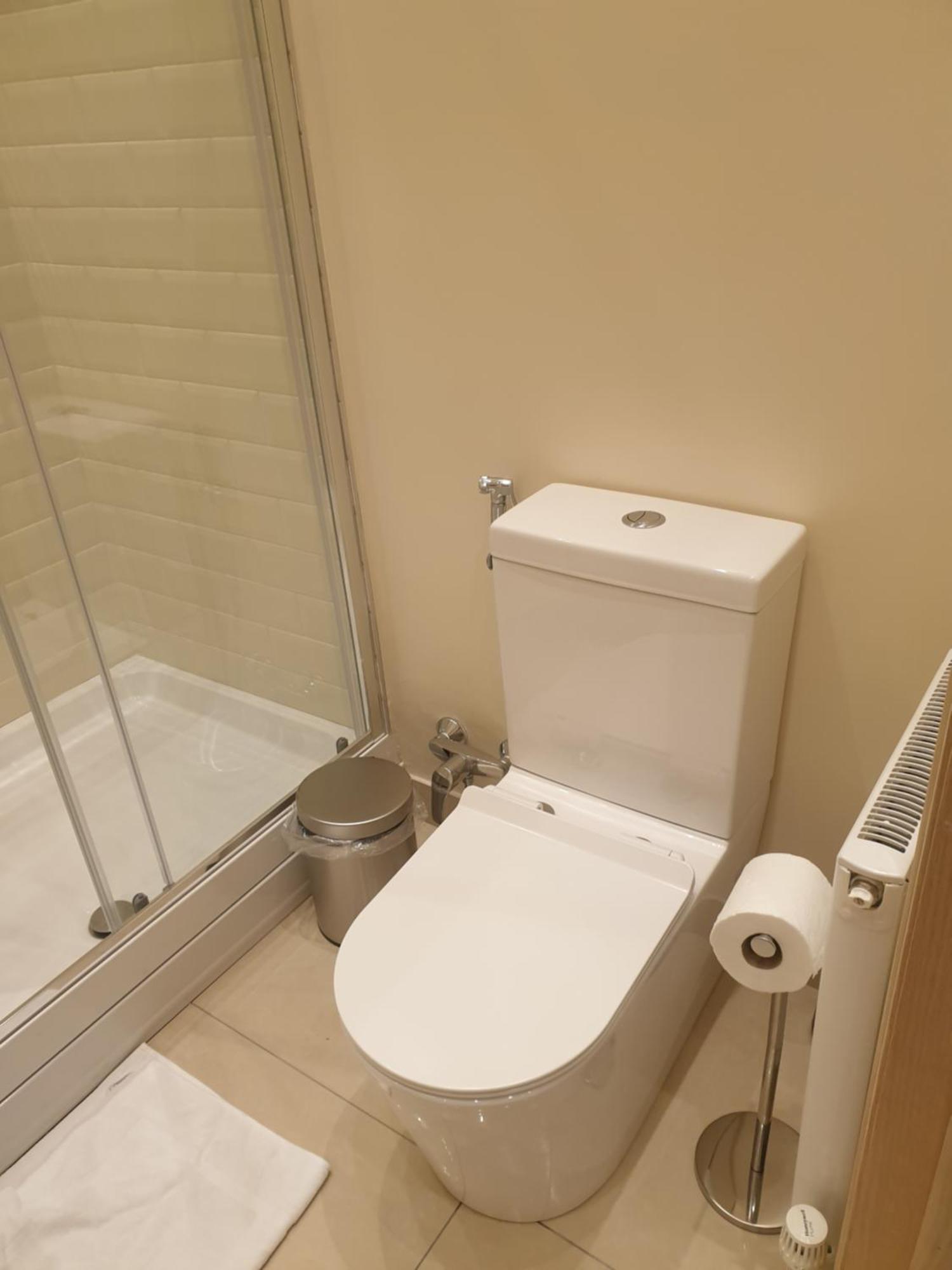 London Luxury Apartments 3 Bedroom Sleeps 8 With 3 Bathrooms 4 Mins Walk To Tube Free Parking 일포드 외부 사진