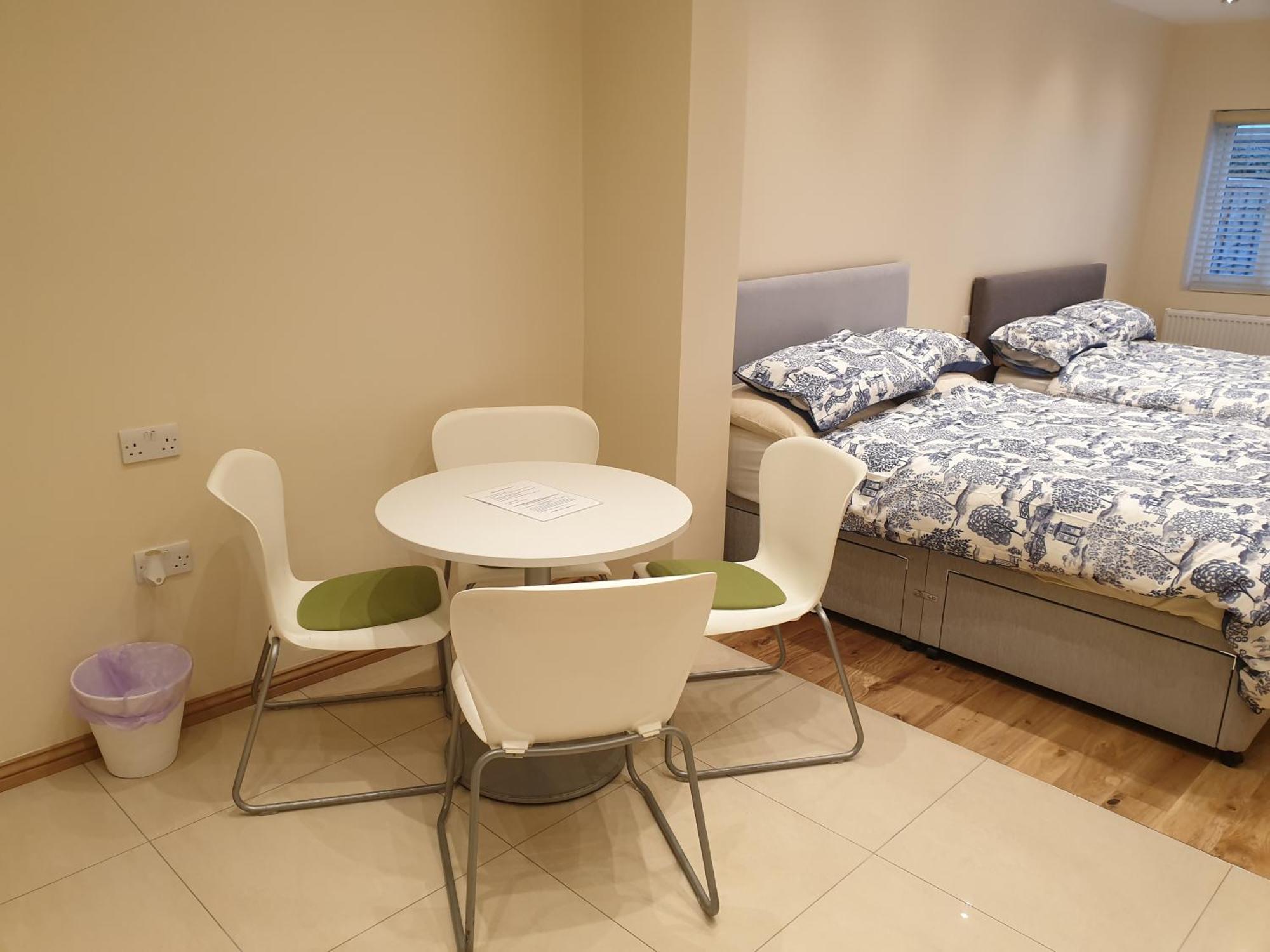 London Luxury Apartments 3 Bedroom Sleeps 8 With 3 Bathrooms 4 Mins Walk To Tube Free Parking 일포드 외부 사진