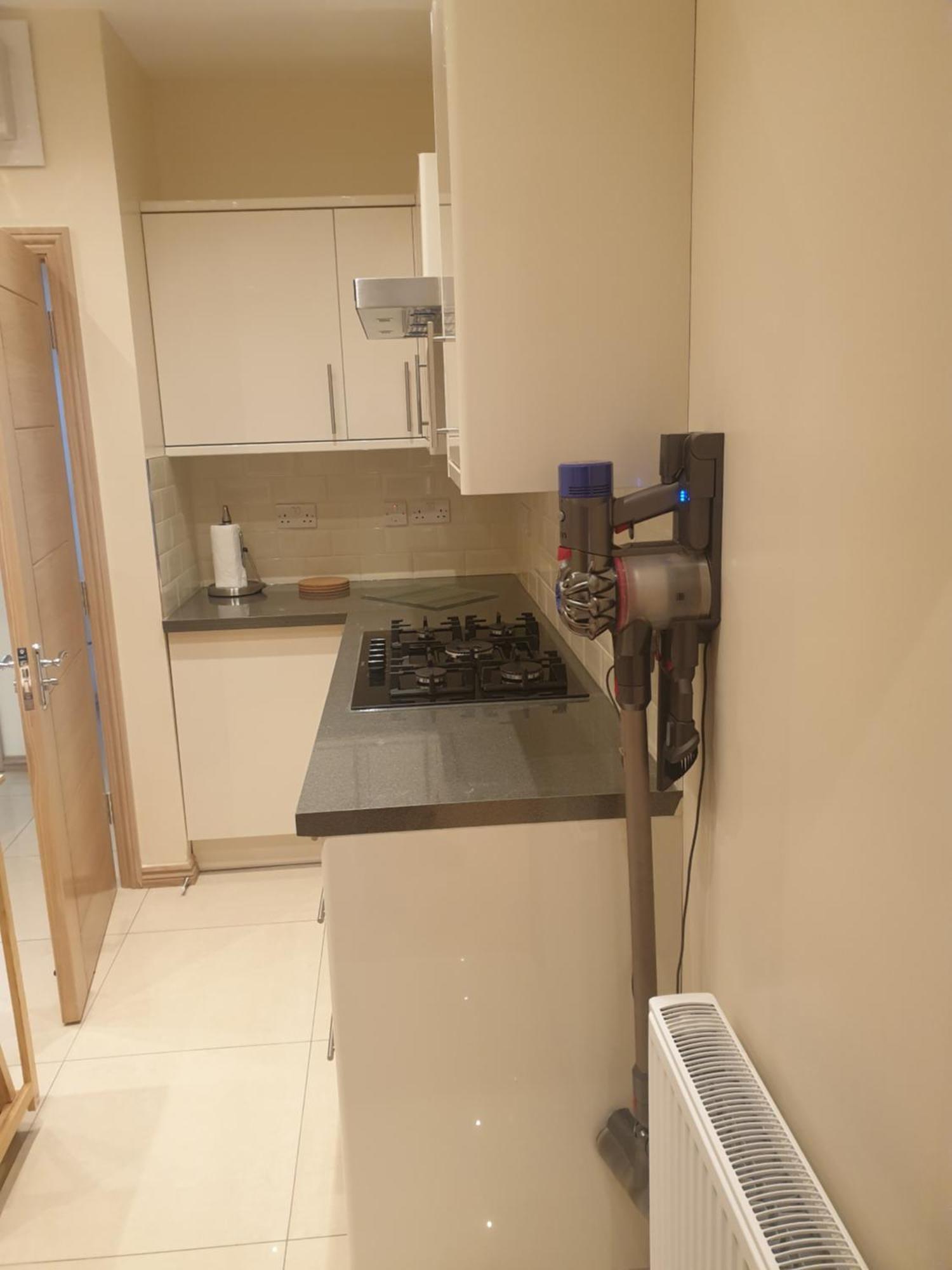 London Luxury Apartments 3 Bedroom Sleeps 8 With 3 Bathrooms 4 Mins Walk To Tube Free Parking 일포드 외부 사진