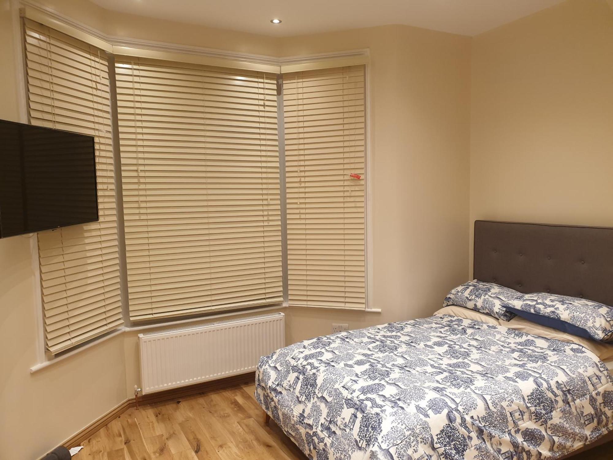 London Luxury Apartments 3 Bedroom Sleeps 8 With 3 Bathrooms 4 Mins Walk To Tube Free Parking 일포드 외부 사진