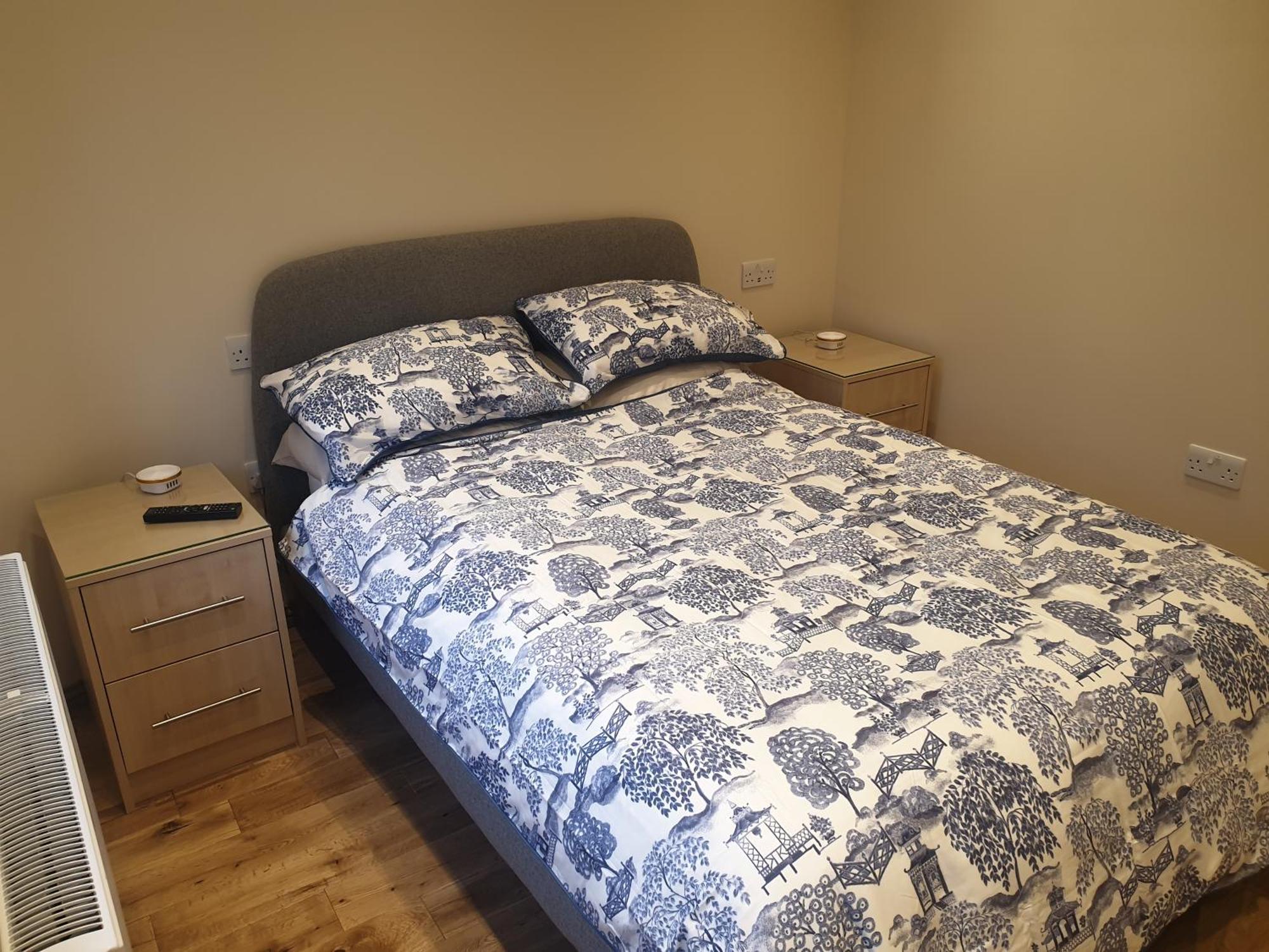 London Luxury Apartments 3 Bedroom Sleeps 8 With 3 Bathrooms 4 Mins Walk To Tube Free Parking 일포드 외부 사진